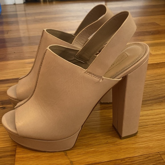 BCBGMaxAzria Women’s Tan Slip On Heels Size 8.5 - Picture 2 of 7